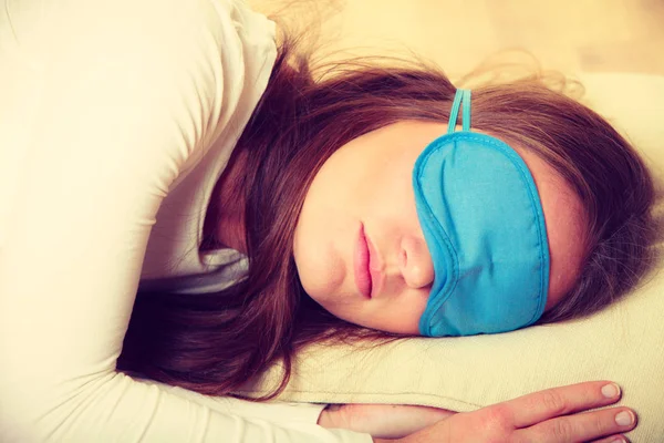 Brunette woman sleeping in blue eye sleep mask — Stock Photo, Image