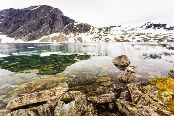 Djupvatnet lake, Noorwegen — Stockfoto