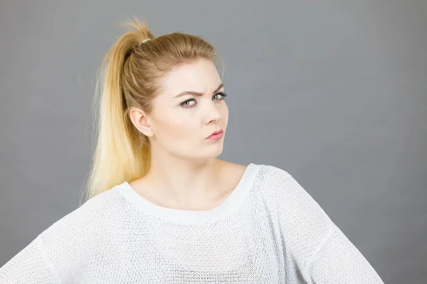 Confused young blonde woman looking suspicious — Stock Photo, Image