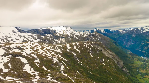 Nézd a Geirangerfjord, Norvégia, Dalsnibba szempontból — Stock Fotó