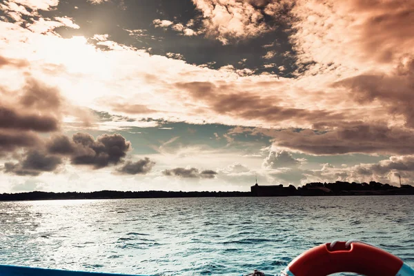 Βαλτική θάλασσα Σάνσετ Οράιζον και συννεφιασμένο ουρανό — Φωτογραφία Αρχείου