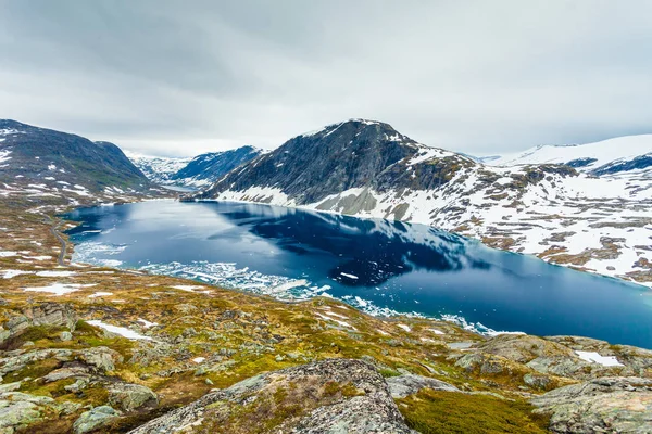 Lago Djupvatnet, Noruega — Foto de Stock