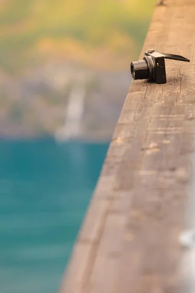 Cámara en las montañas, fotografía en la fauna — Foto de Stock