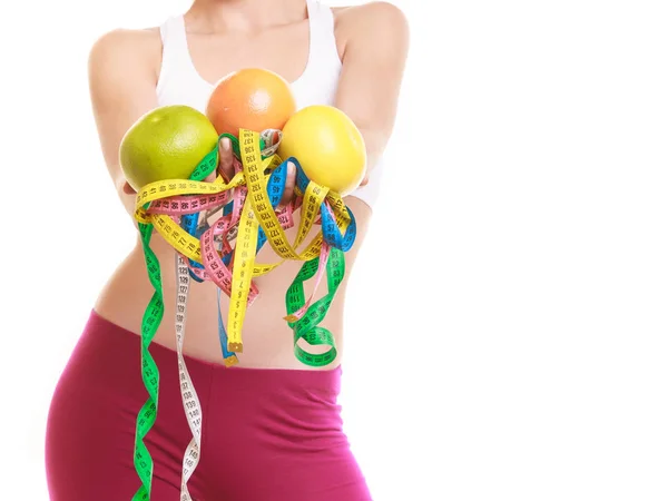 Woman holding apple and tape measures. — Stock Photo, Image