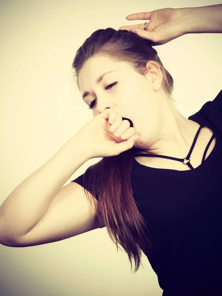 Young tired woman yawning — Stock Photo, Image