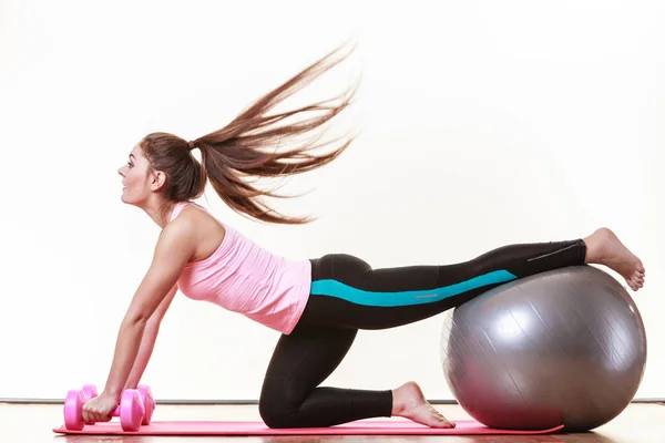 Fit girl exercising. — Stock Photo, Image