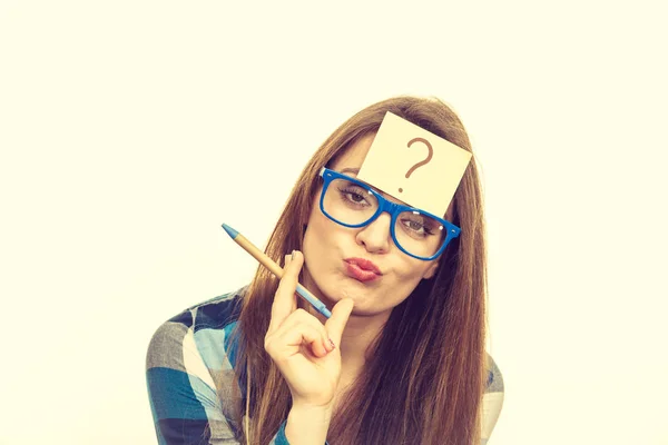 Thinking woman with big eyeglasses and light bulb — Stock Photo, Image