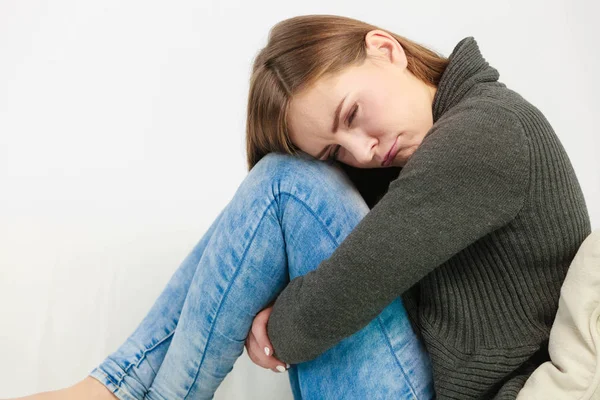 Ongelukkig en triest vrouw — Stockfoto