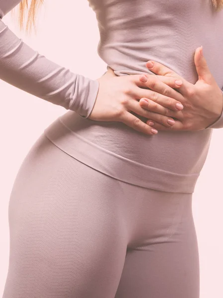 Corpo feminino vestindo roupa interior termoativa — Fotografia de Stock