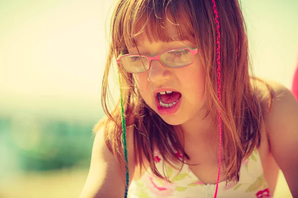 Toddler girl playing on summertime on beach — Stock Photo, Image