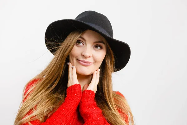 Elegant girl in hat. — Stock Photo, Image