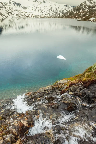 Озеро Джупватнет, Норвегия — стоковое фото