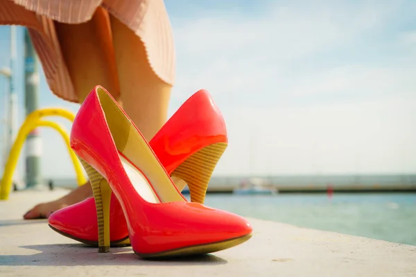 Красная классическая обувь на высоком каблуке — стоковое фото