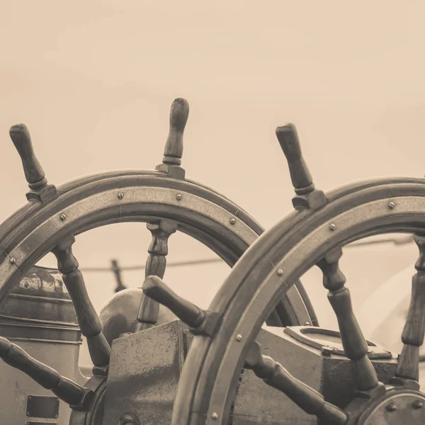 Close-up van roer roer op schip of jacht — Stockfoto