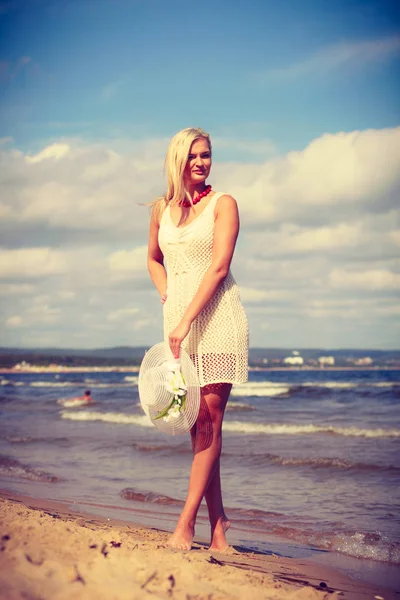 Attractive woman with white dress. — Stock Photo, Image