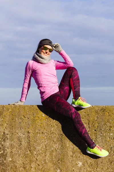 Woman resting after doing sports outdoors on cold day — Stock Photo, Image