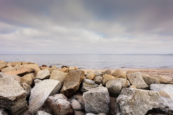 Rock stones and water sea horizon — Stock Photo, Image