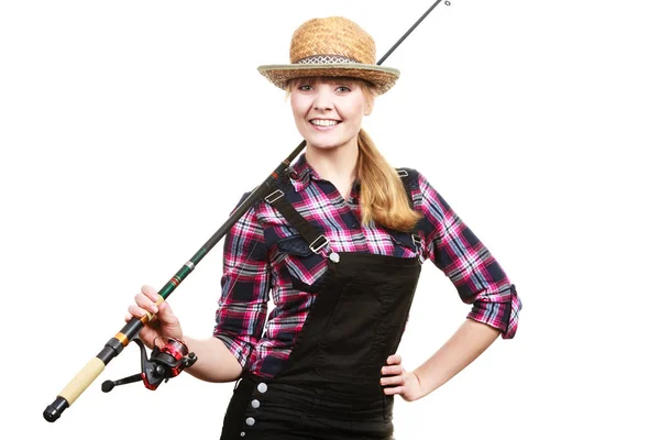 Mujer feliz en sombrero de sol sosteniendo caña de pescar — Foto de Stock