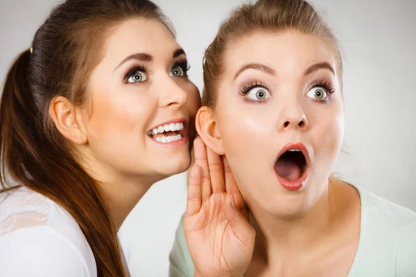 Two women telling gossip — Stock Photo, Image