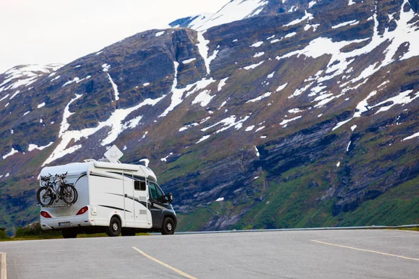 Wohnmobil in den norwegischen Bergen — Stockfoto