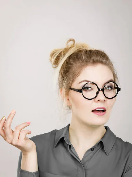 Zakenvrouw positief geschokt — Stockfoto