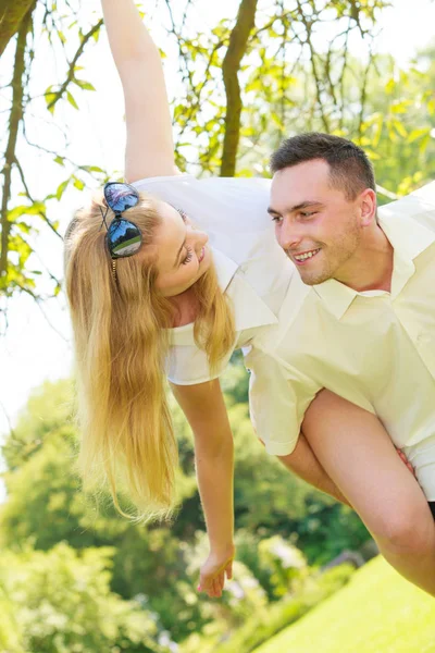 Happy couple having romantic date in park — Stock Photo, Image