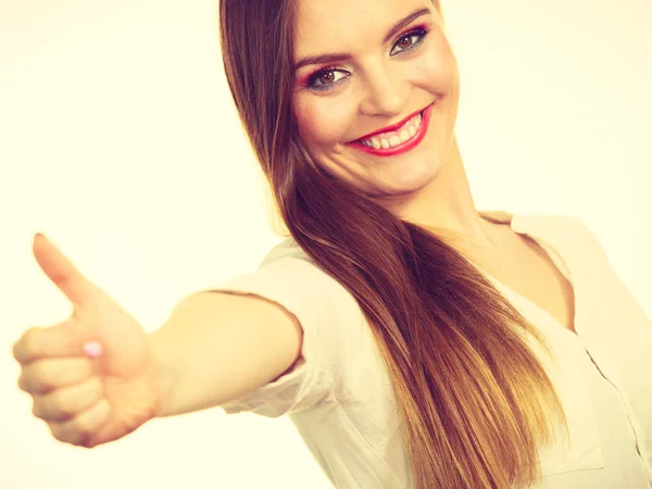 Happy positive brunette woman showing thumb up — Stock Photo, Image