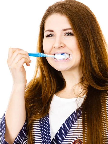 Woman brushing cleaning teeth. — Stock Photo, Image