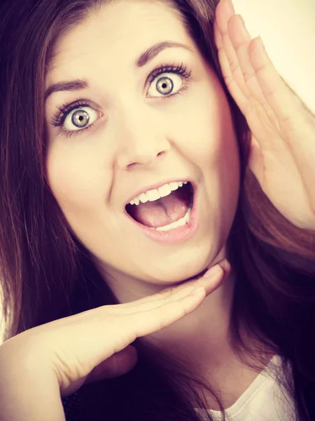 Woman having shocked amazed face expression — Stock Photo, Image