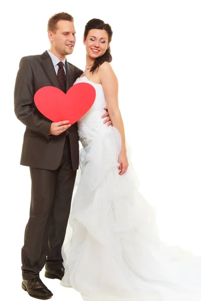 Brudgummen och bruden par hålla hjärtat — Stockfoto