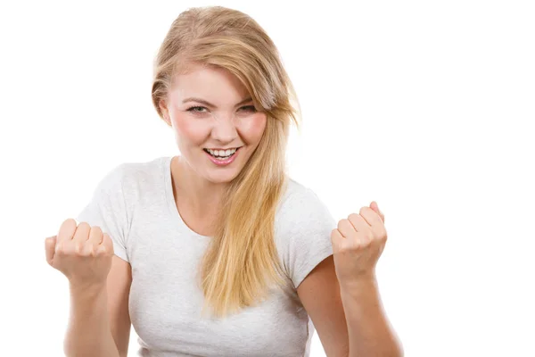 Glad positiv blond kvinna knyta nävarna — Stockfoto