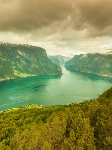 Vue sur les fjords au belvédère Stegastein en Norvège — Photo