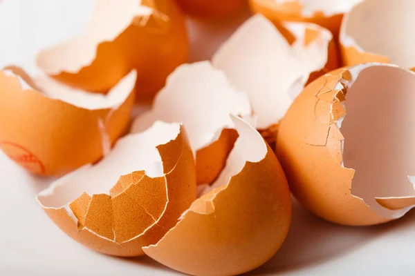 Many empty cracked eggshells — Stock Photo, Image