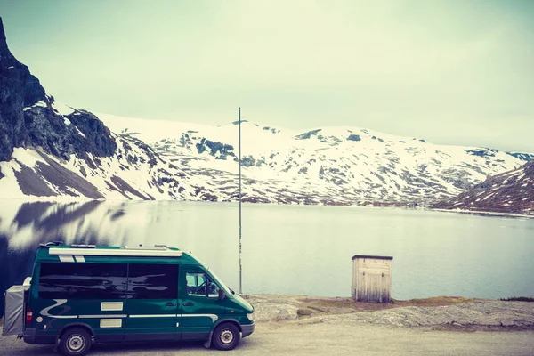 Camper in montagna in Norvegia — Foto Stock
