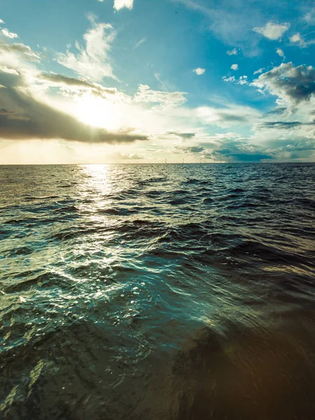 Θαλασσογραφία ορίζοντα στη θάλασσα και ουρανό. — Φωτογραφία Αρχείου