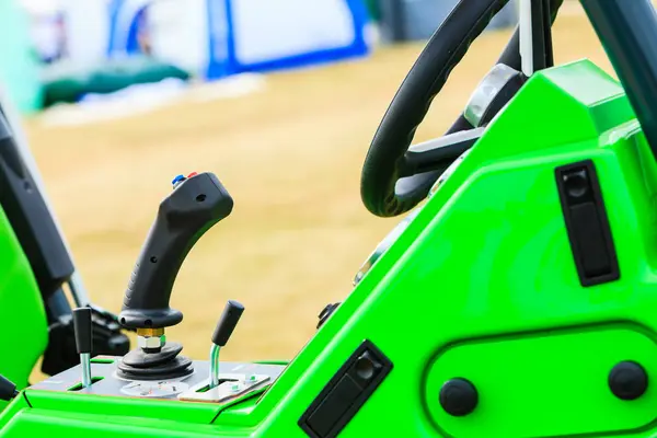 Sistema operativo su grandi macchine agricole industriali — Foto Stock