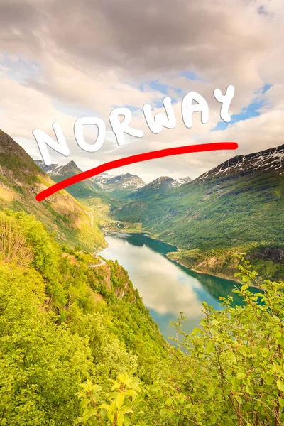 Geirangerfjord Norveç Flydasjuvet bakış açısından görüntüleme — Stok fotoğraf