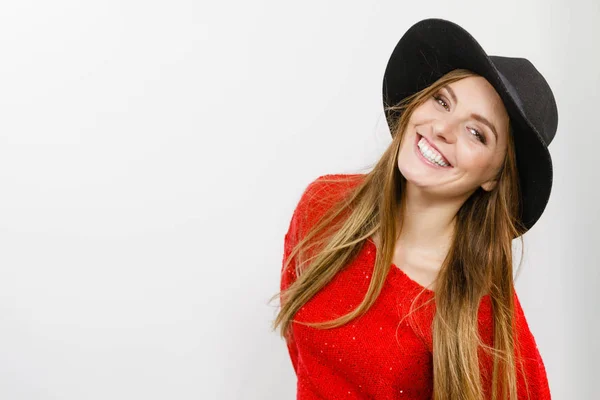 Smiling pretty girl with brown hair and black hat. — Stock Photo, Image
