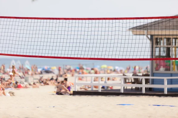 Red de voleibol en la playa de arena, juego de verano — Foto de Stock