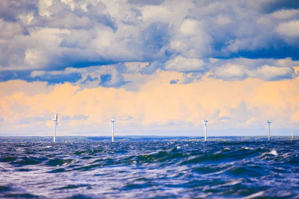 在波罗的海，丹麦风力涡轮机农场 — 图库照片