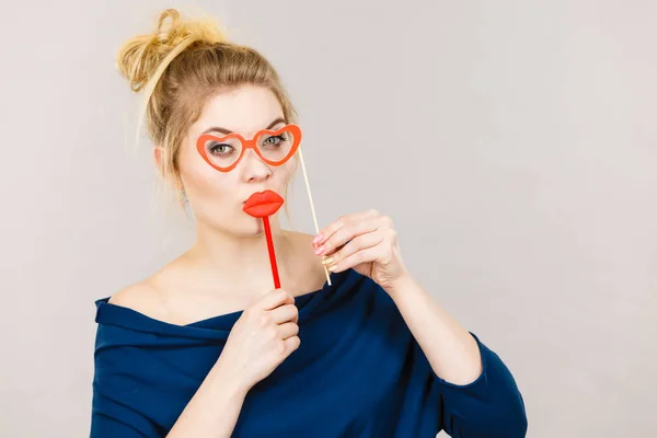 Žena má karneval Doplňky na tyčce — Stock fotografie