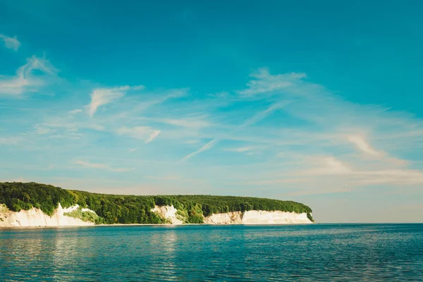 Chalk cliff rocks of Rugen isle at Sassnitz Germany — Stock Photo, Image