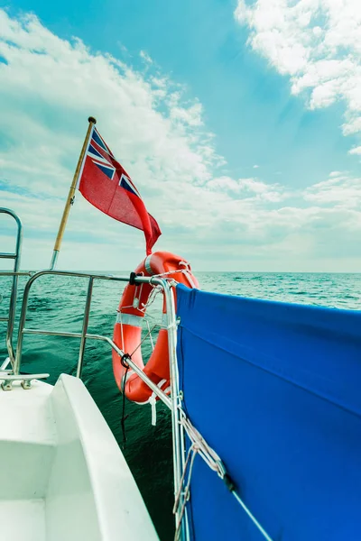 Uk red ensign the british maritime flag flown from yacht — Stock Photo, Image