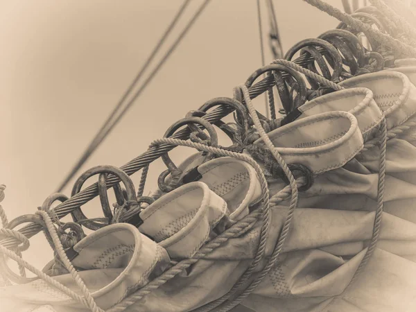 Detailed closeup of mast rigging on sail boat — Stock Photo, Image