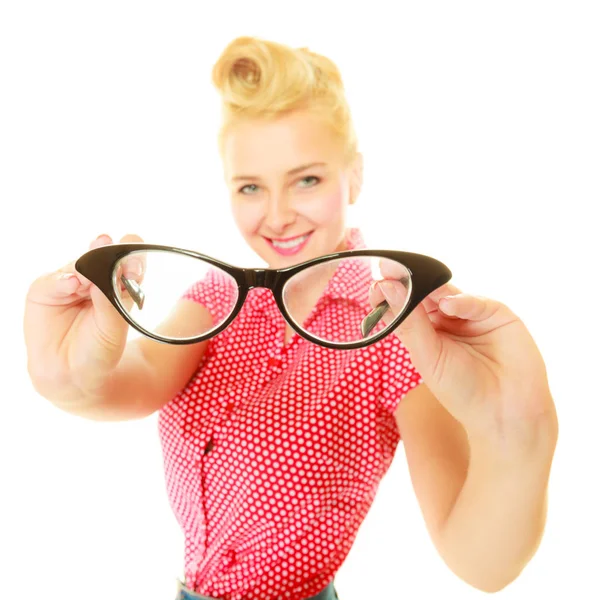 Blonde pin up girl holding retro glasses — Stock Photo, Image