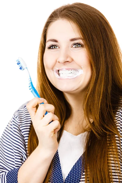 Mulher escovando dentes de limpeza . — Fotografia de Stock