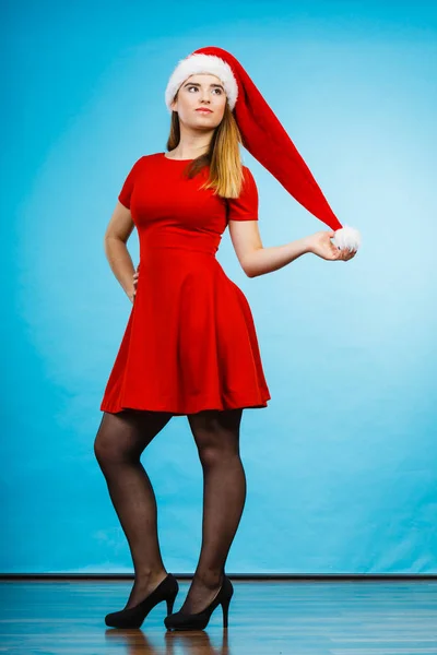 Kobieta noszenia Mikołaj pomocnik strój sukienka — Zdjęcie stockowe