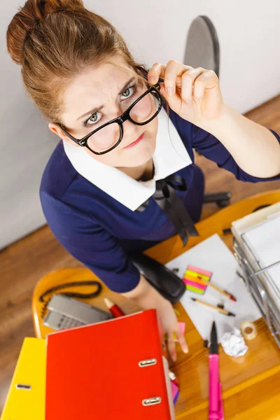 Arg galen bossig affärskvinna är rasande — Stockfoto