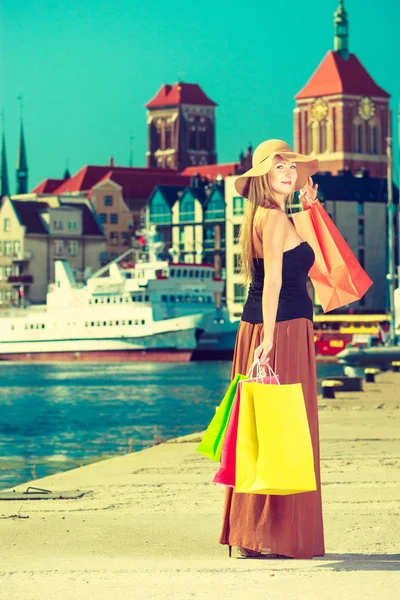 Fashionable woman walking with shopping bags — Stock Photo, Image