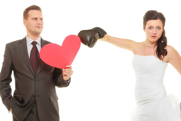 Noiva boxe seu noivo no casamento — Fotografia de Stock